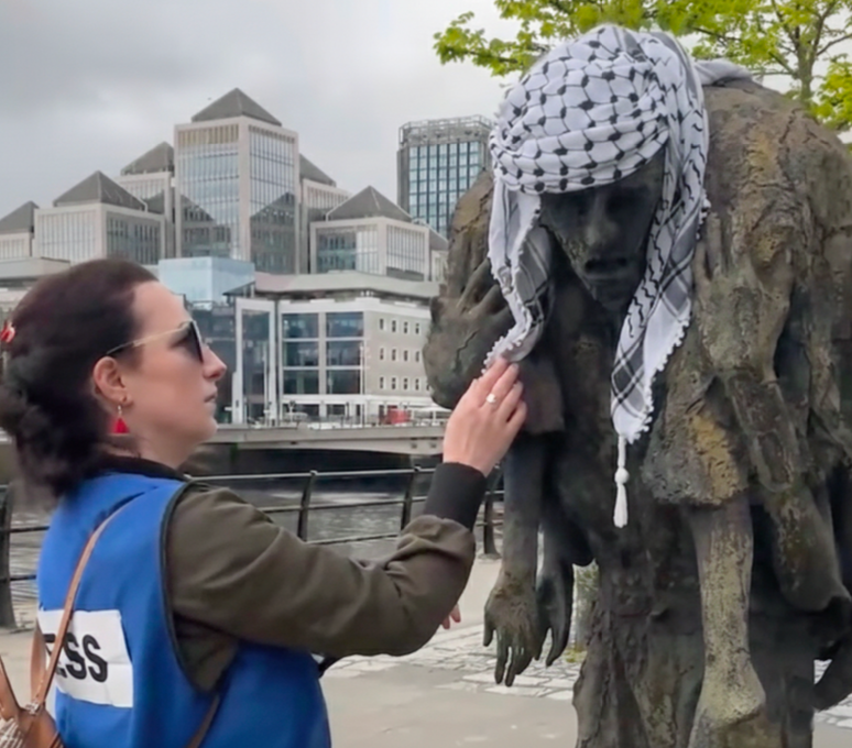 62. Keffiyeh on Irish statue [$2000]